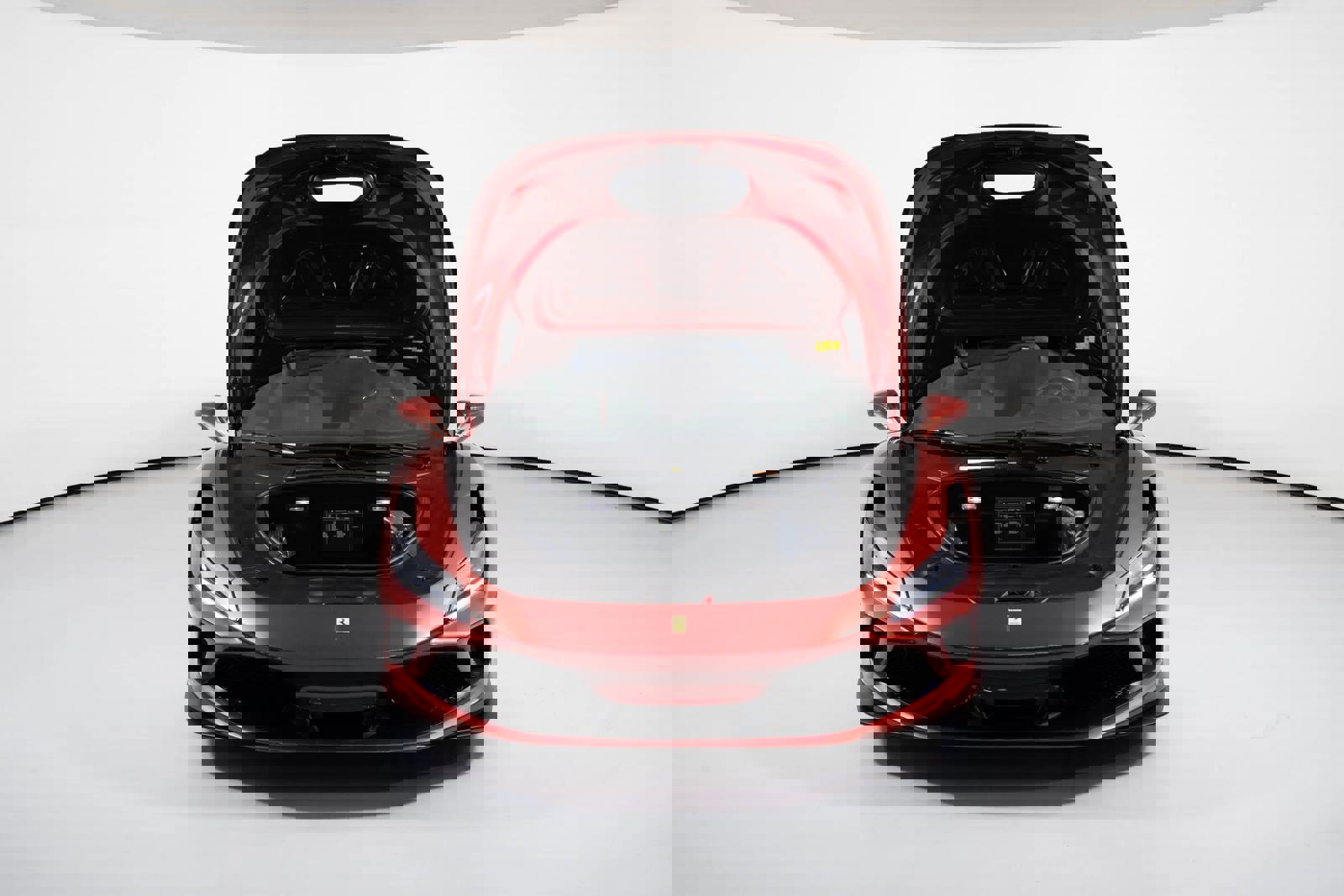 Used 2023 Ferrari F8 Spider image 9