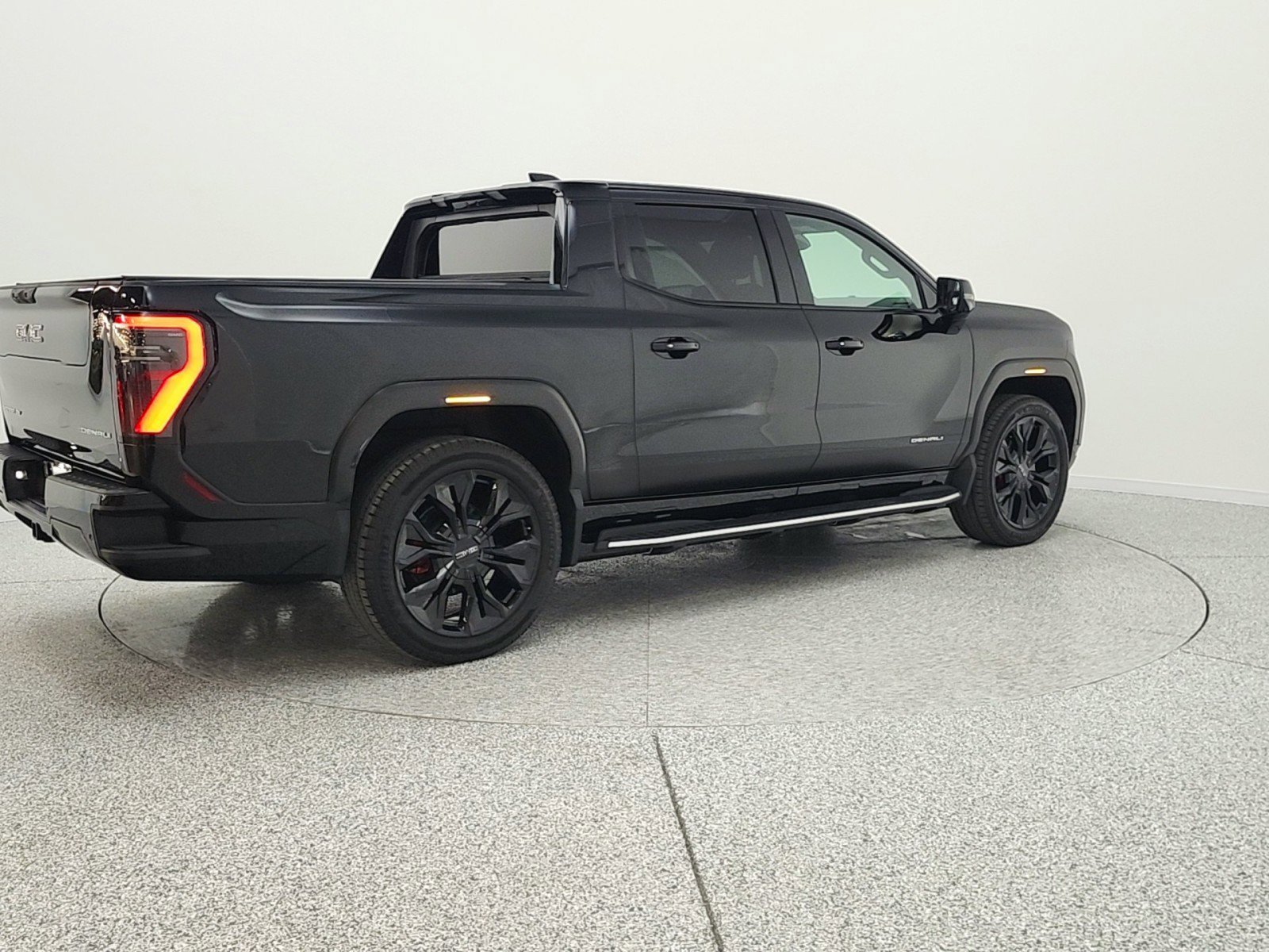 Used 2025 GMC Sierra EV Denali image 5