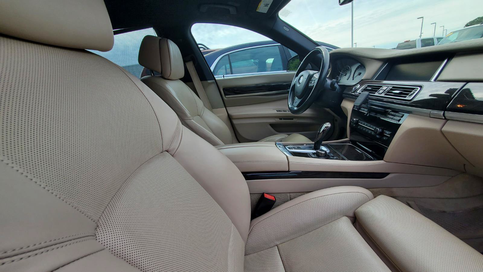 Used 2013 BMW 750i RWD image 4
