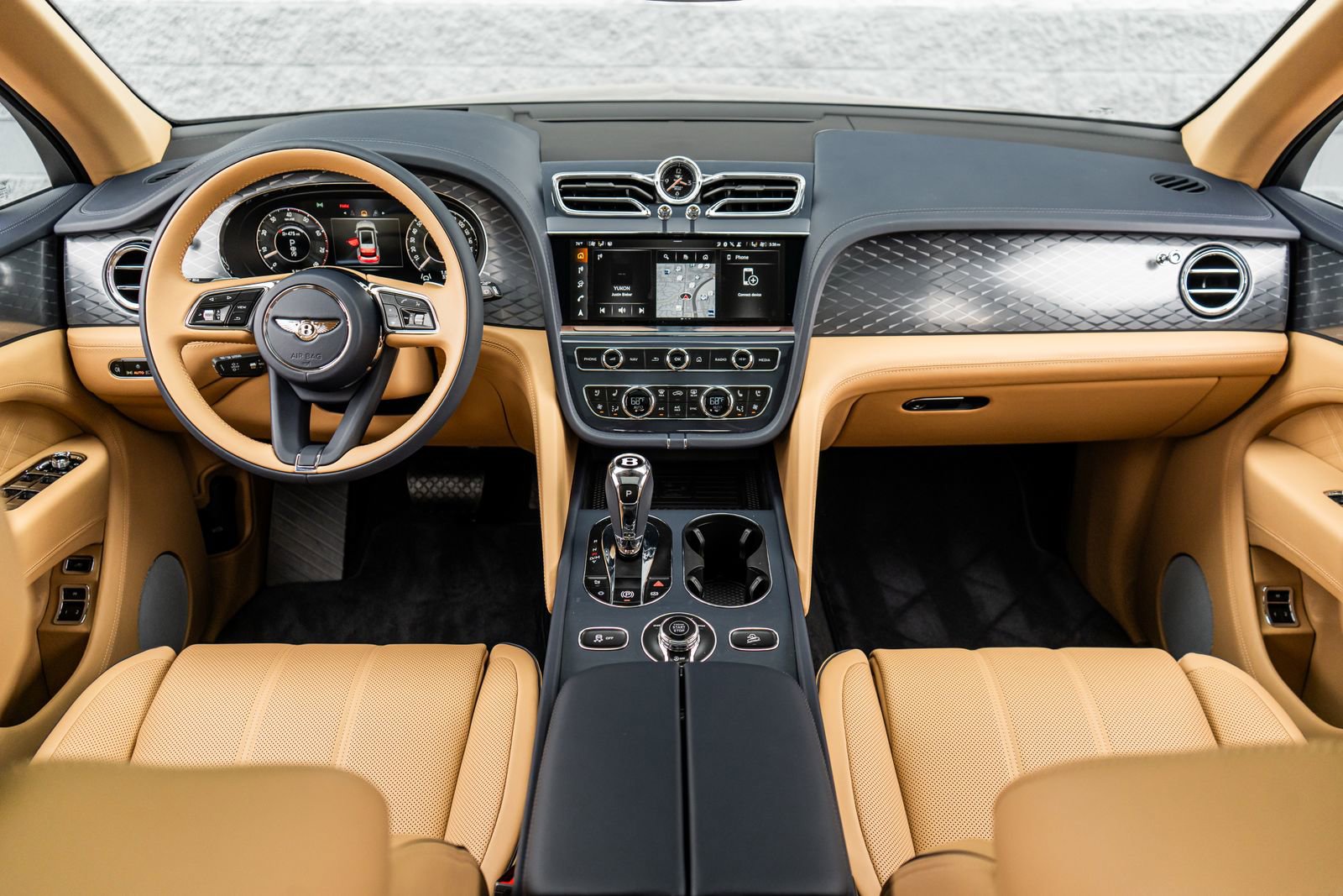 Used 2025 Bentley Bentayga image 4