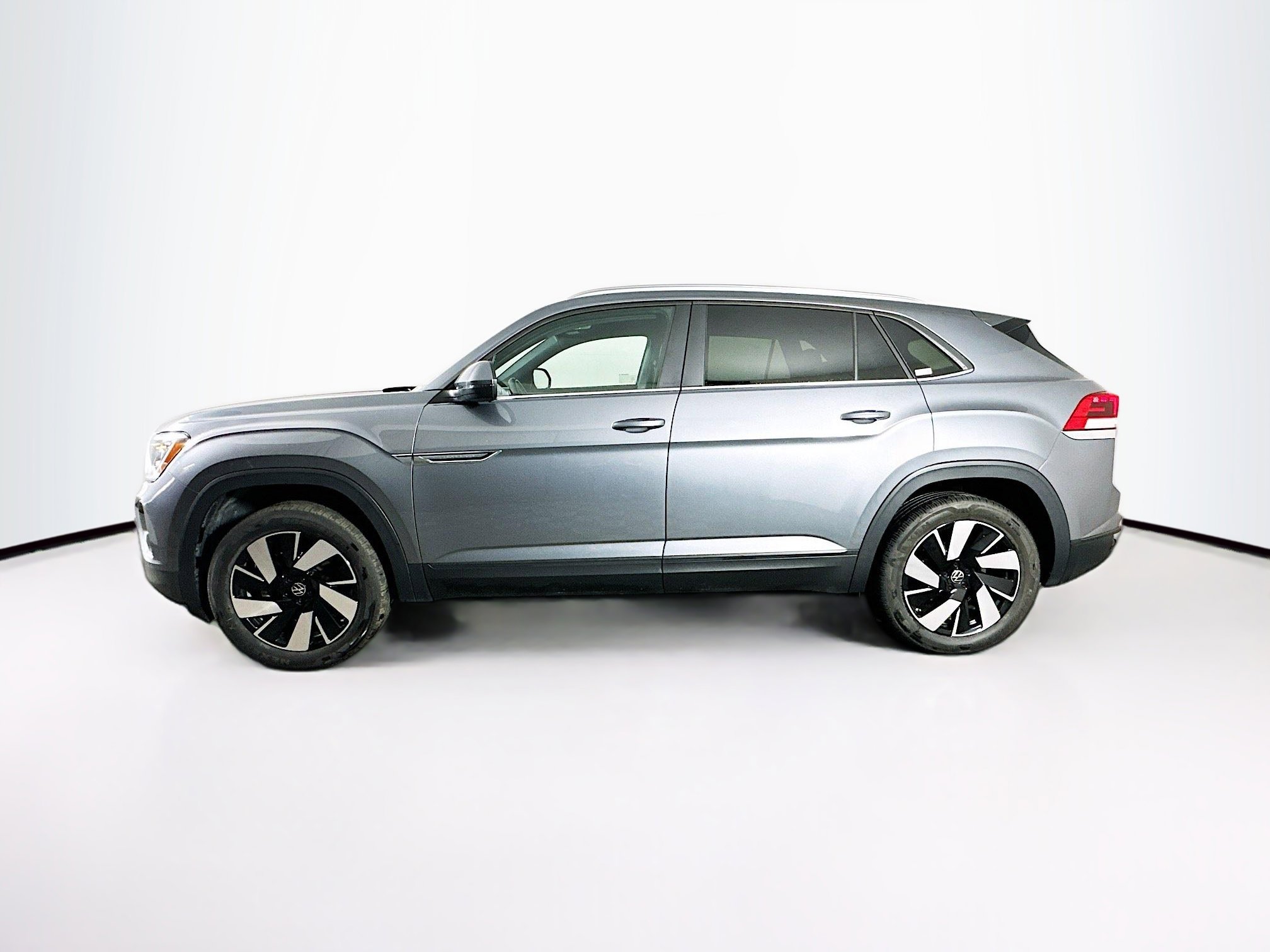 Used 2024 Volkswagen Atlas Cross Sport SE image 4