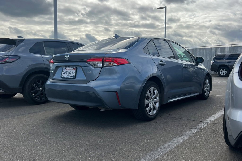 Certified 2025 Toyota Corolla LE image 3