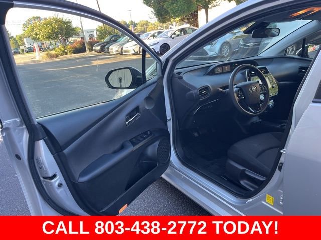 Used 2020 Toyota Prius LE FWD image 4