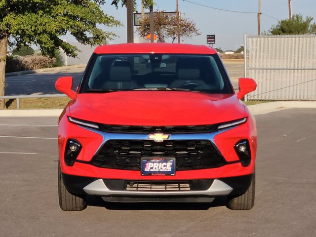 Used 2026 Chevrolet Blazer LT FWD image 2