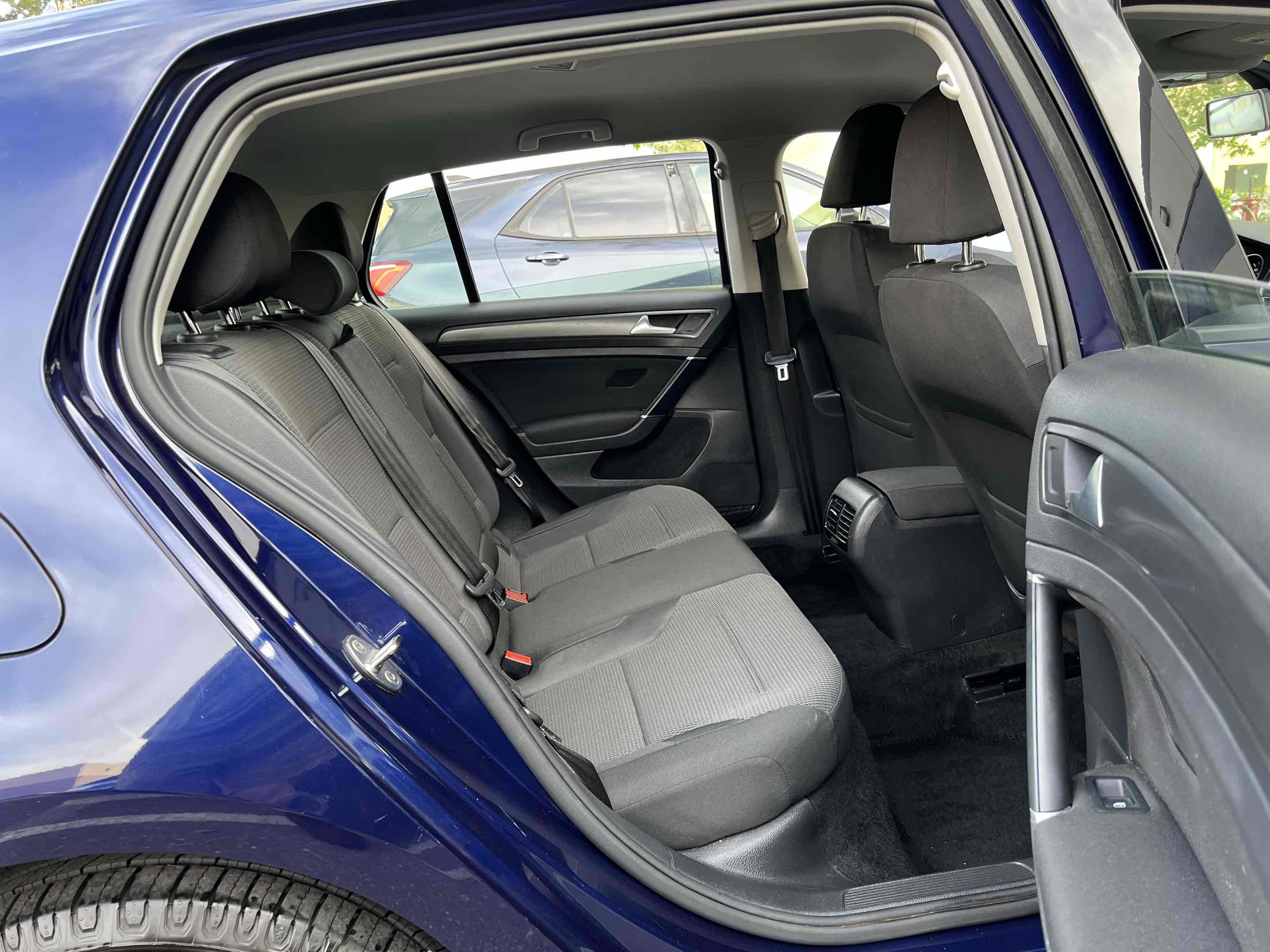 Used 2019 Volkswagen e-Golf SE w/ Driver Assistance Package image 34