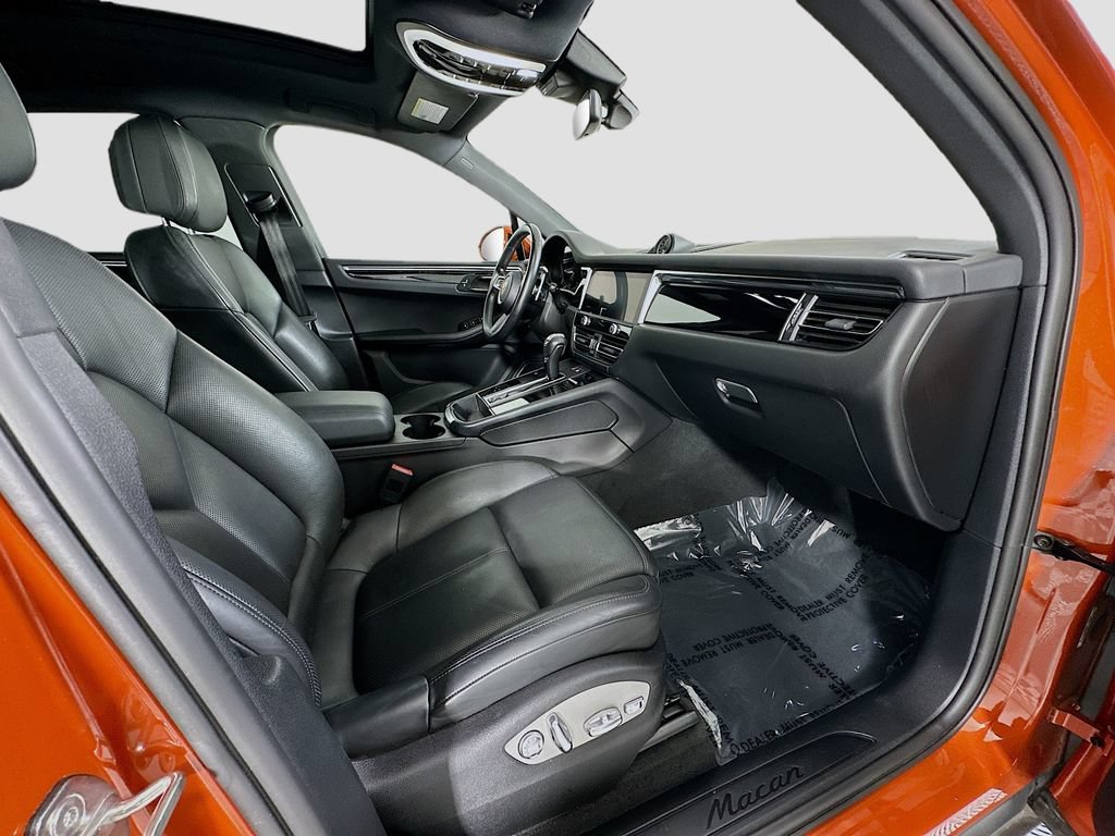 Certified 2022 Porsche Macan AWD/4WD image 29