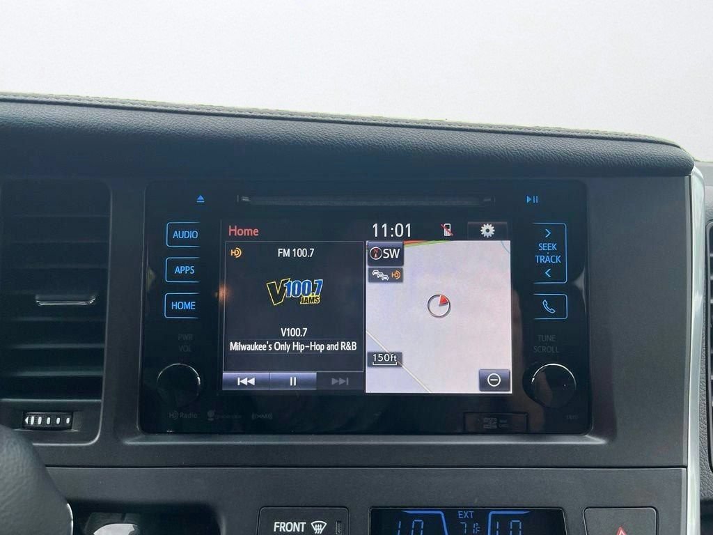 Used 2016 Toyota Sienna SE w/ SE Preferred Package FWD image 17