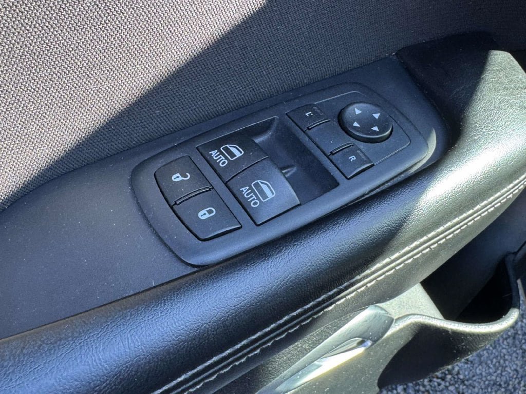Used 2016 Dodge Challenger SXT RWD image 18