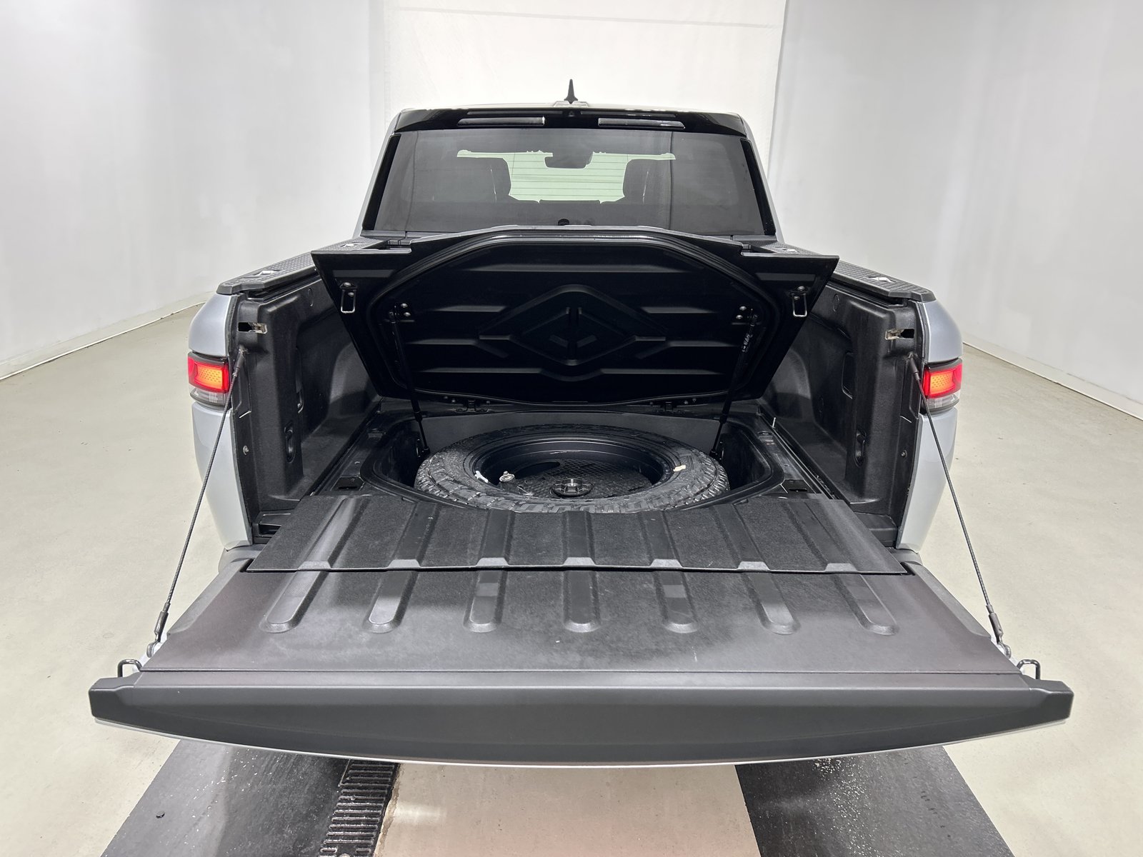 Used 2022 Rivian R1T Adventure AWD/4WD image 15