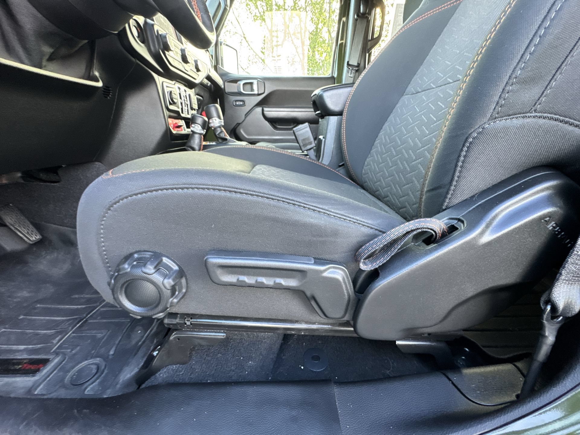 Used 2021 Jeep Gladiator Mojave AWD/4WD image 12