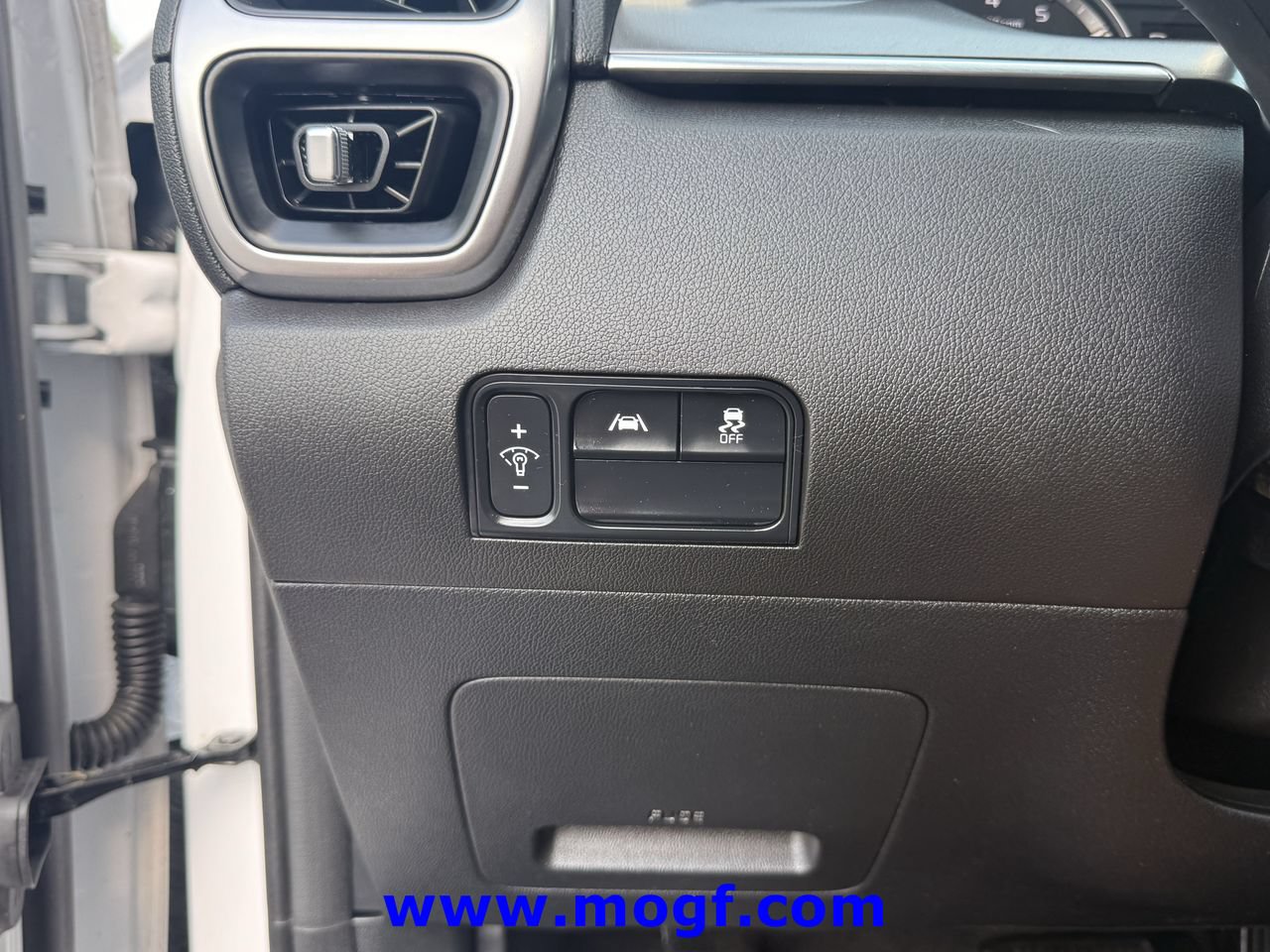 Used 2023 Kia Sorento LX FWD image 13