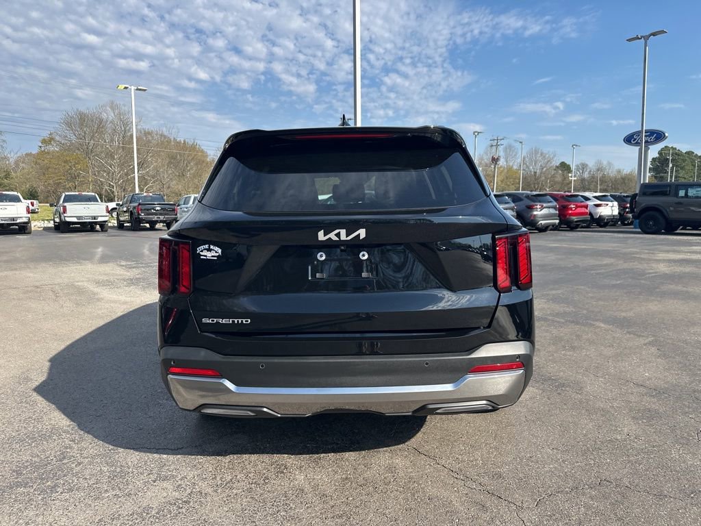 Used 2024 Kia Sorento S w/ Panoramic Sunroof Package image 4