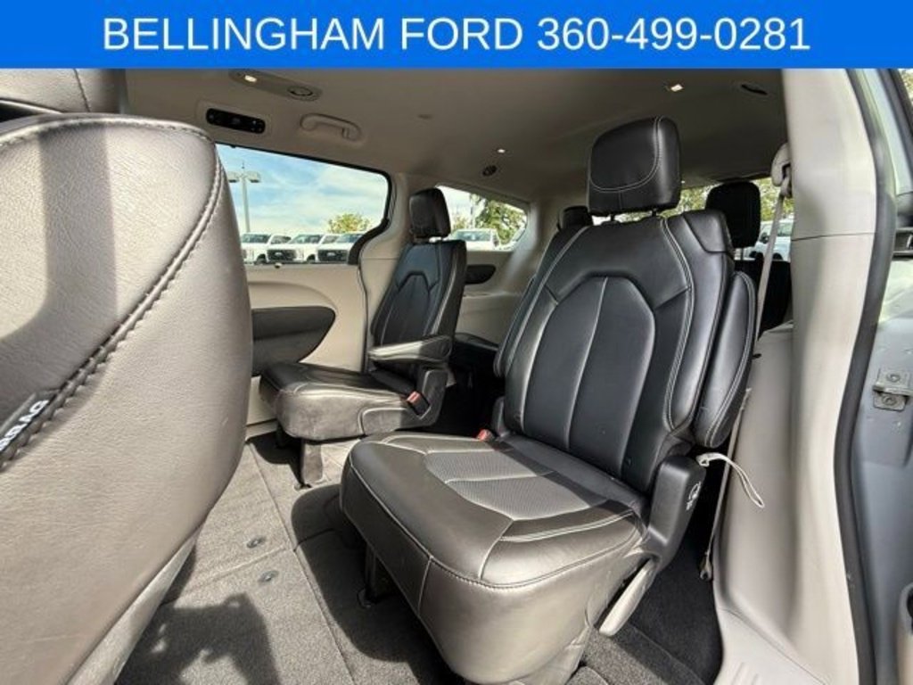 Used 2024 Chrysler Pacifica Touring-L image 35