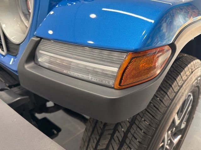 Used 2024 Jeep Wrangler Sahara w/ Technology Group image 12