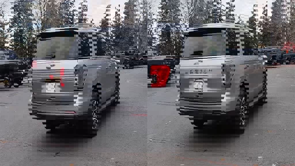Used 2024 Ford Expedition XLT image 8