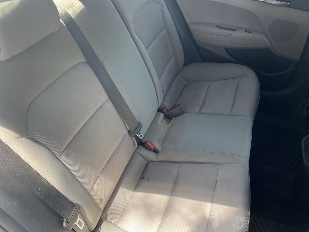 Used 2017 Hyundai Elantra SE FWD image 24