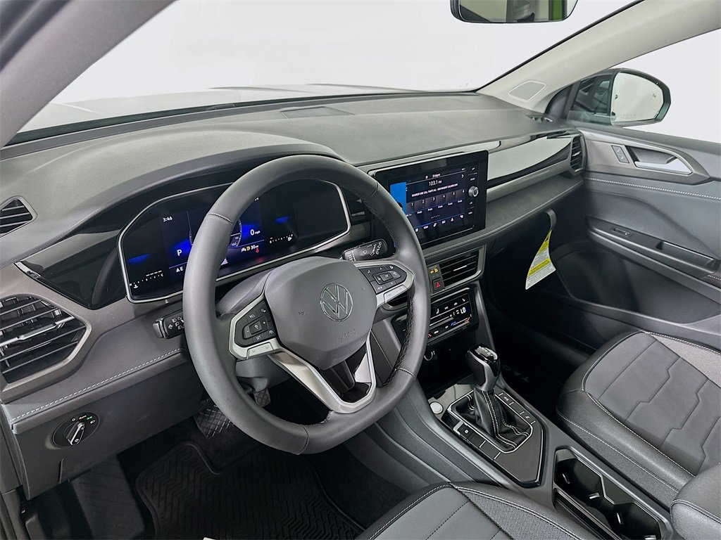 New 2026 Volkswagen Taos SE image 10