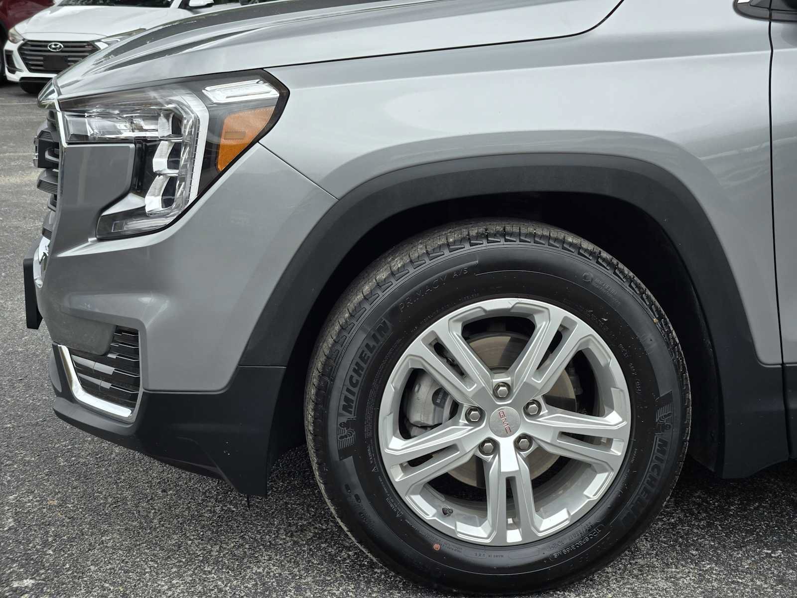 Certified 2024 GMC Terrain SLE w/ Driver Convenience Package FWD image 8