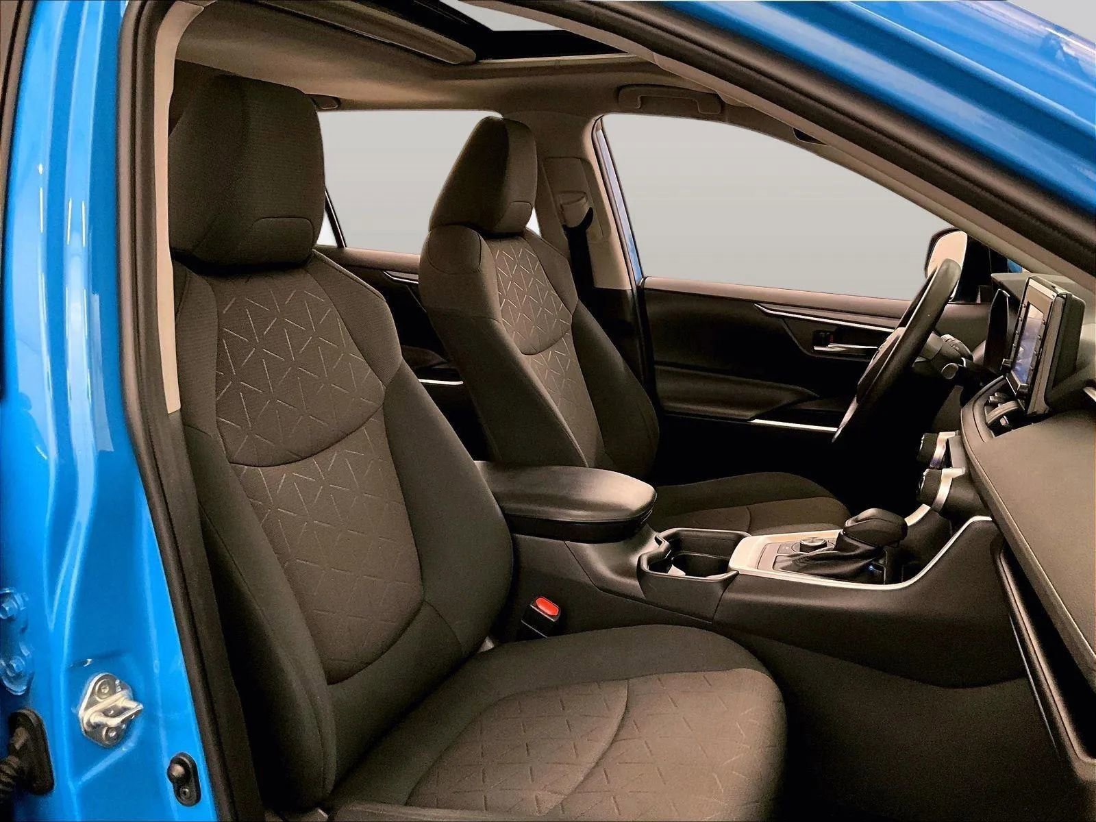 Used 2019 Toyota RAV4 XLE image 7