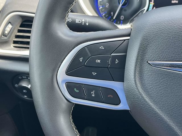 Used 2025 Chrysler Pacifica Select FWD image 26