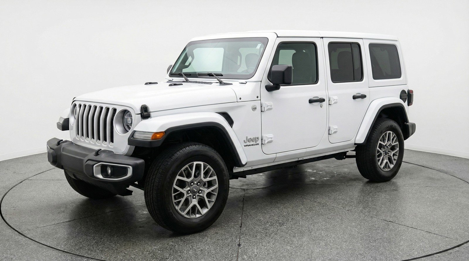 Used 2025 Jeep Wrangler Sahara image 3