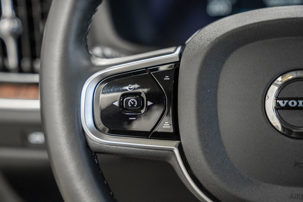 Used 2025 Volvo V60 B5 Cross Country Plus image 26