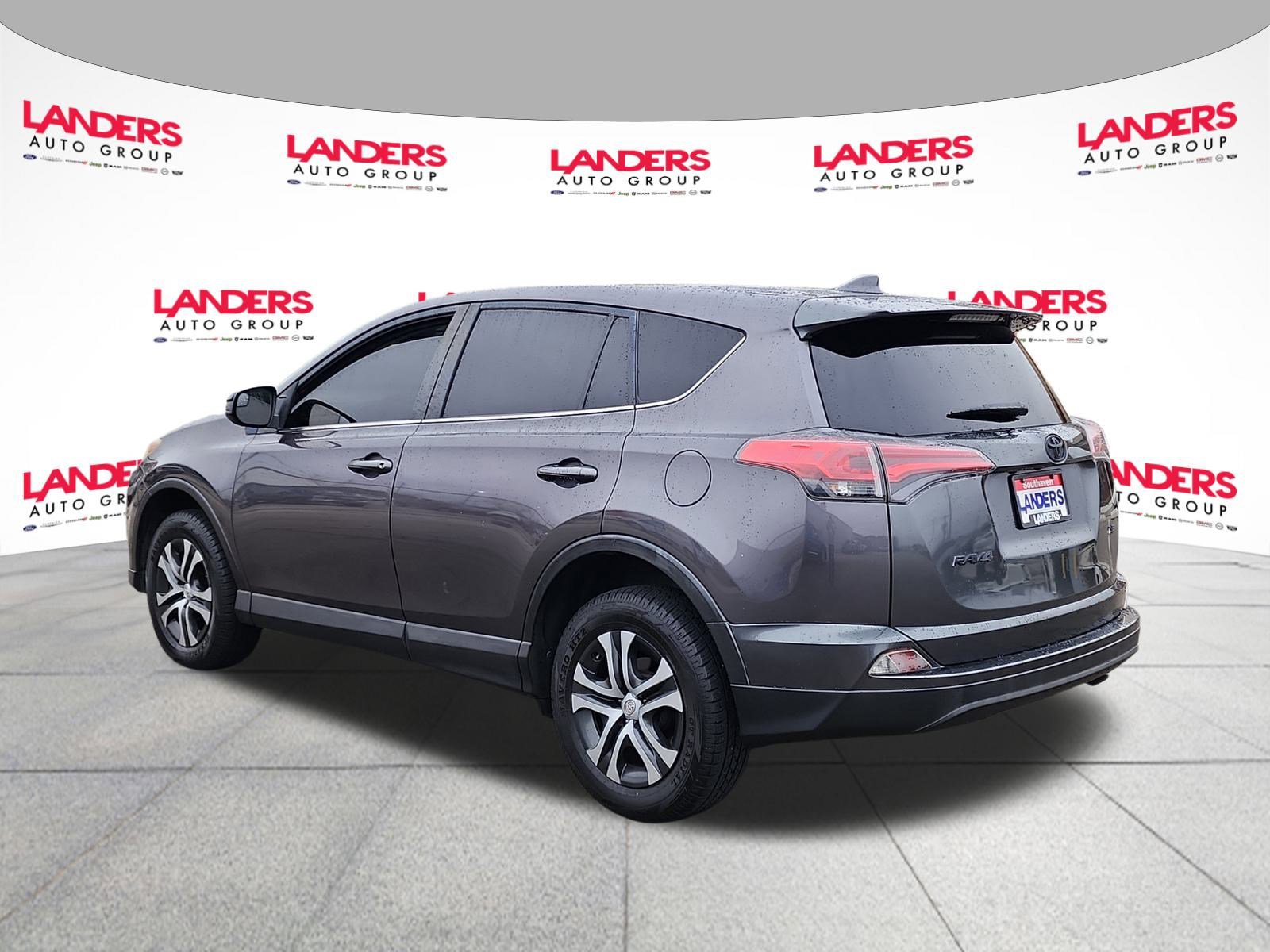 Used 2018 Toyota RAV4 LE image 5