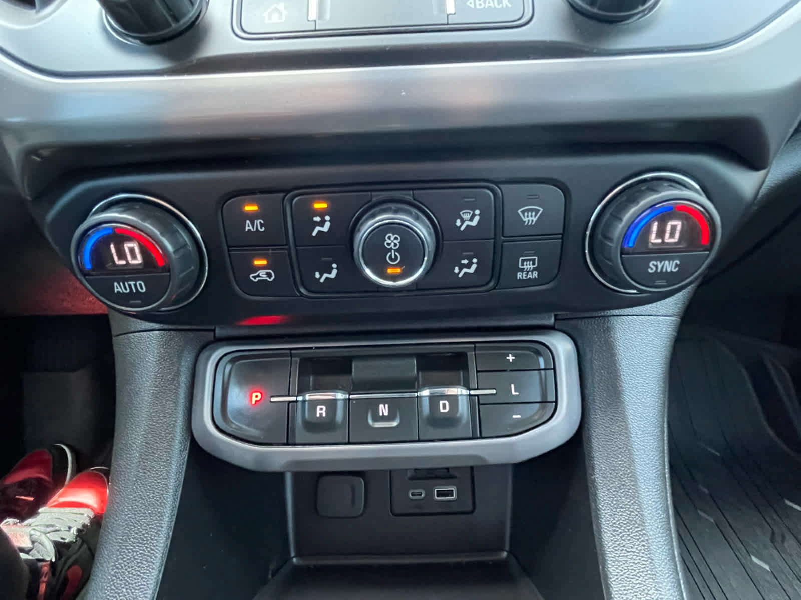 Used 2021 GMC Acadia AT4 w/ Technology Package AWD/4WD image 16