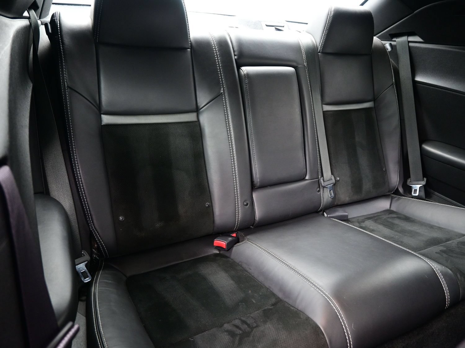 Used 2014 Dodge Challenger R/T RWD image 18