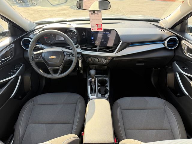 Used 2025 Chevrolet Trax LS w/ LS Convenience Package FWD image 16