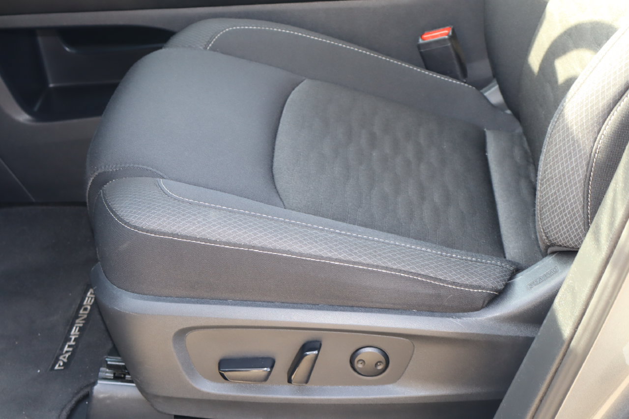 Used 2025 Nissan Pathfinder SV FWD image 15