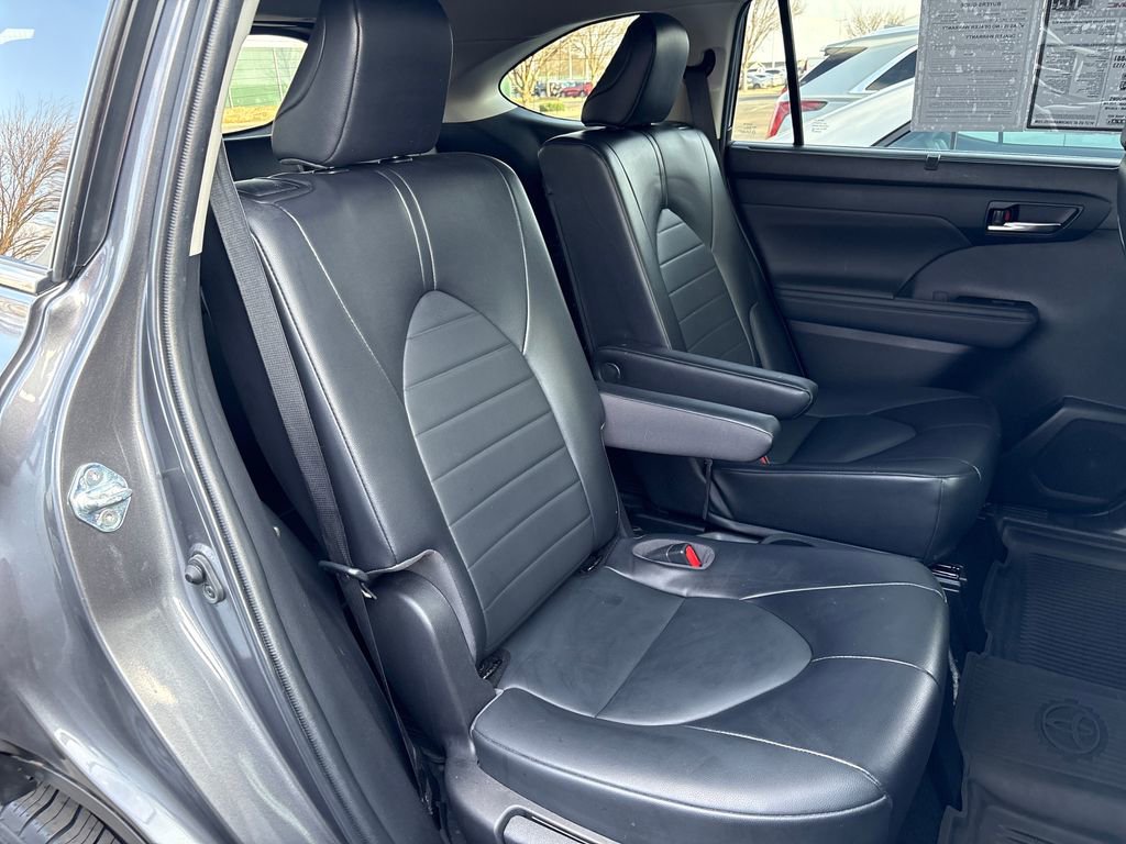 Used 2022 Toyota Highlander XLE image 54