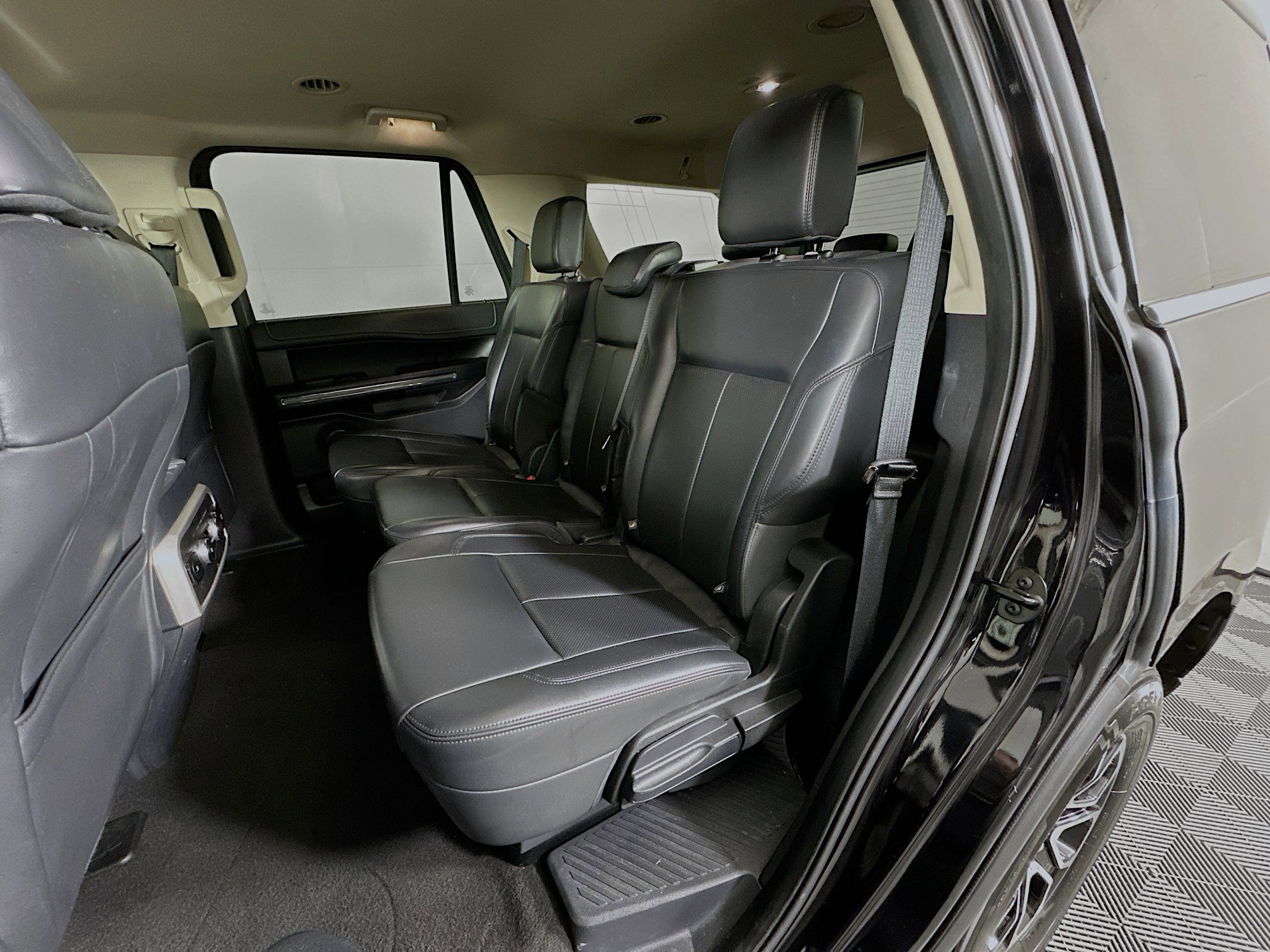 Used 2024 Ford Expedition XLT image 26