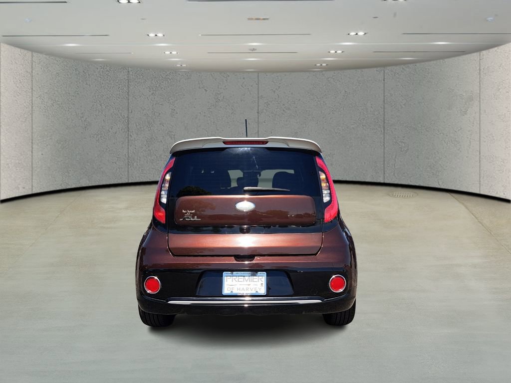 Used 2017 Kia Soul + image 6