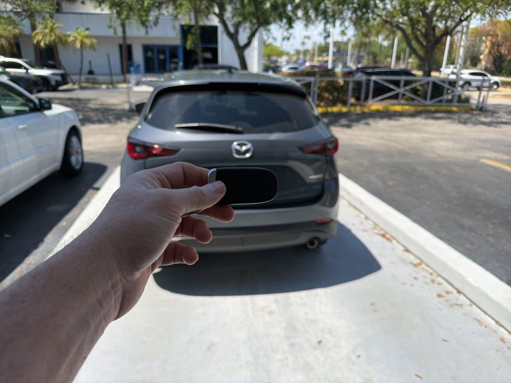 Used 2023 MAZDA CX-5 Carbon Edition image 6