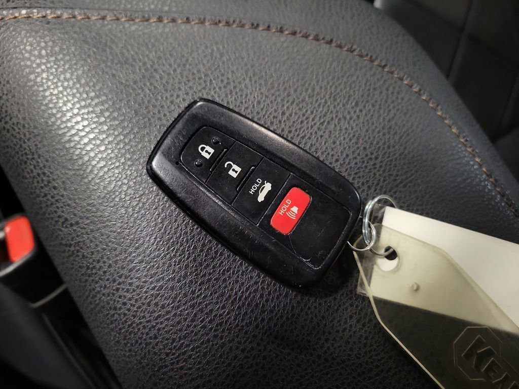 Used 2019 Toyota Camry XLE image 16