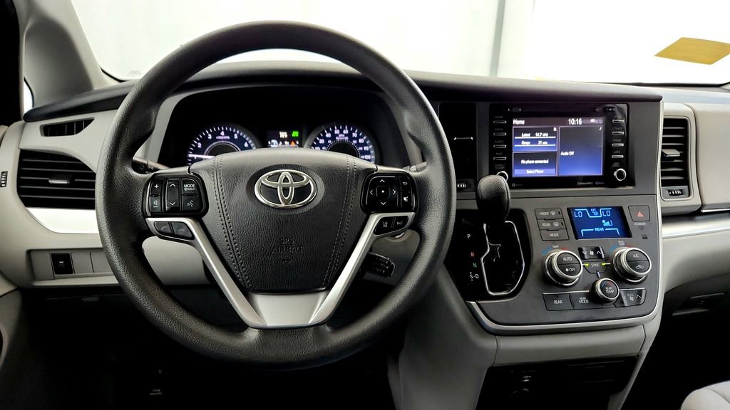 Used 2020 Toyota Sienna LE w/ LE Preferred Package FWD image 28