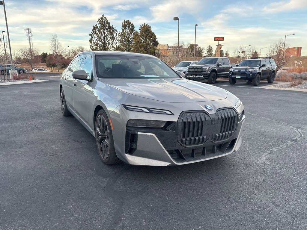Used 2023 BMW 760i xDrive w/ Luxury Rear Seating Package image 7