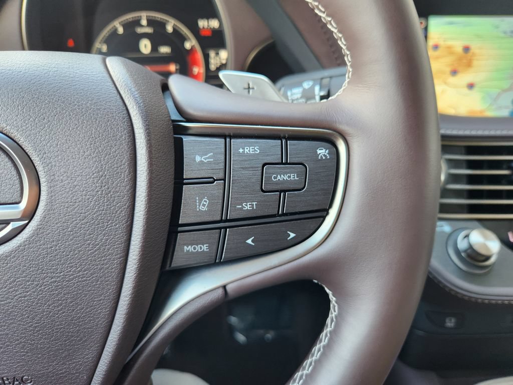 Used 2020 Lexus LS 500 w/ Accessory Package (Z2) RWD image 30