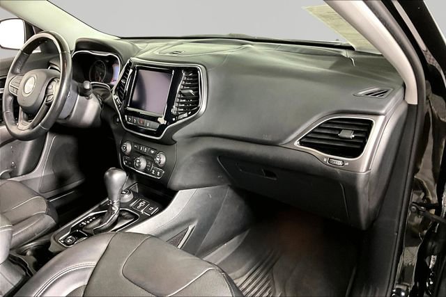 Used 2019 Jeep Cherokee Overland w/ Technology Group AWD/4WD image 25
