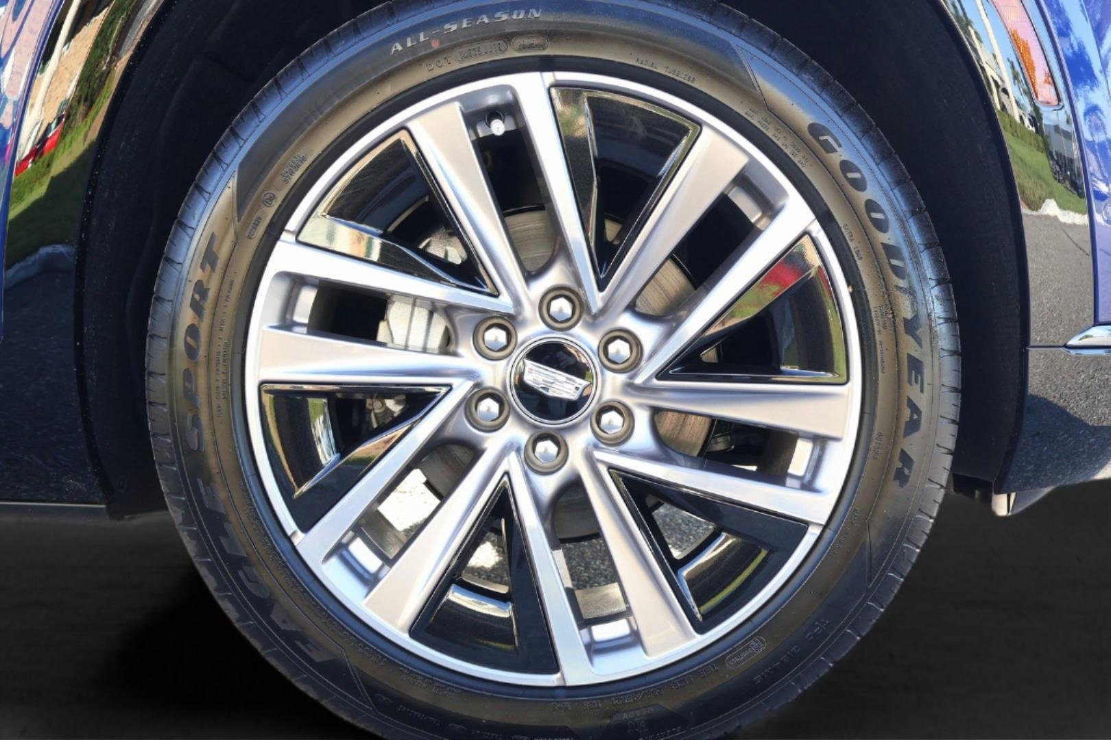 New 2026 Cadillac Vistiq Sport w/ LPO, Floor Liner Package image 9