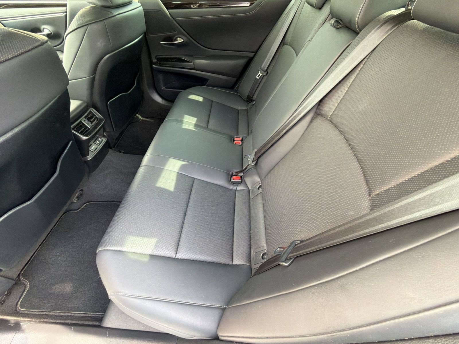 Used 2019 Lexus ES 300h w/ Premium Package FWD image 22