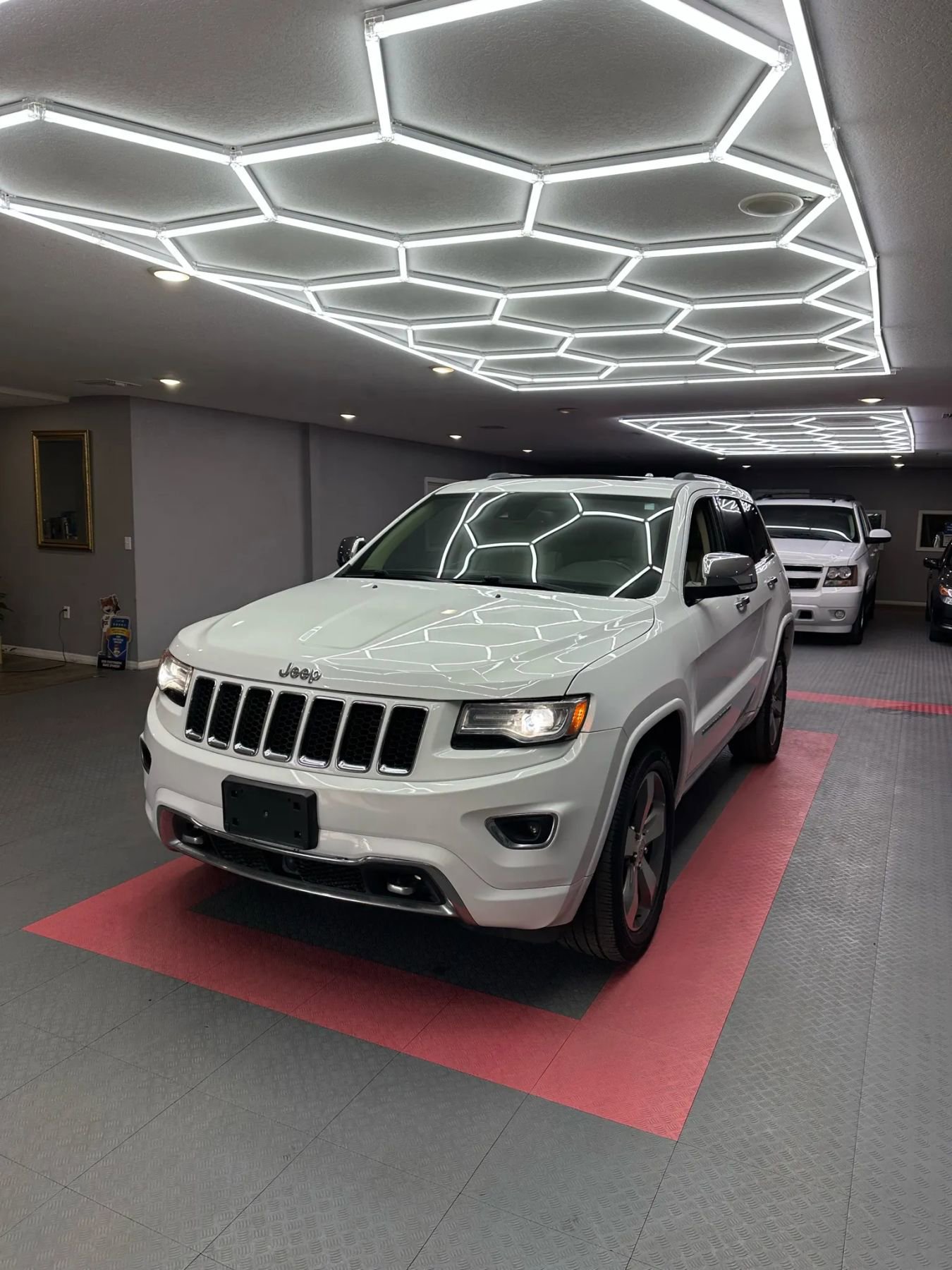 Used 2014 Jeep Grand Cherokee Overland w/ Advanced Technology Group image 2