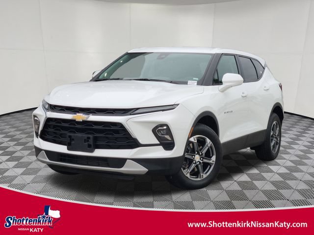 Used 2025 Chevrolet Blazer LT FWD image 1