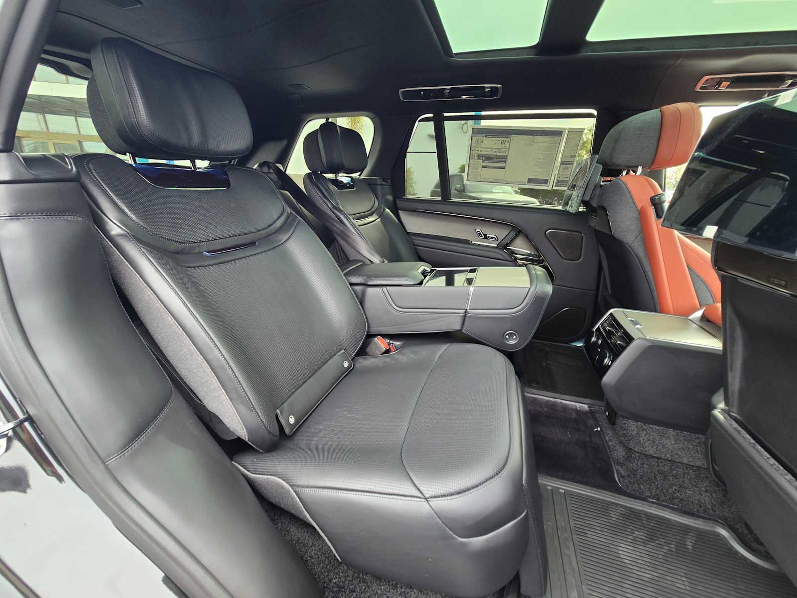 New 2026 Land Rover Range Rover SV image 14