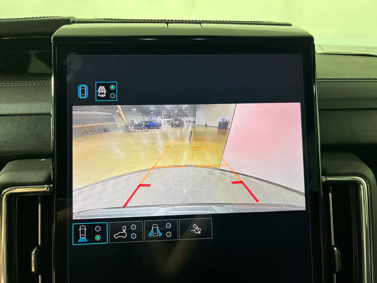 Used 2025 GMC Yukon Denali AWD/4WD image 19
