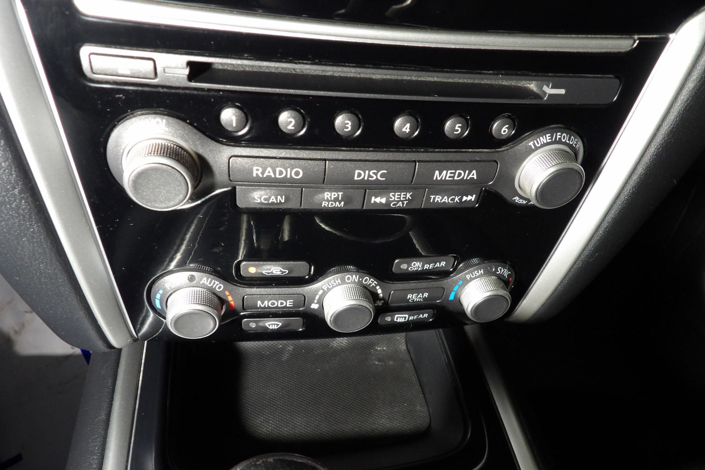 Used 2019 Nissan Pathfinder SV FWD image 15