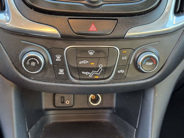 Used 2018 Chevrolet Equinox LT FWD image 34