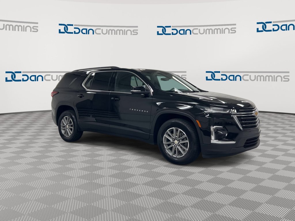 Used 2022 Chevrolet Traverse LT FWD image 2