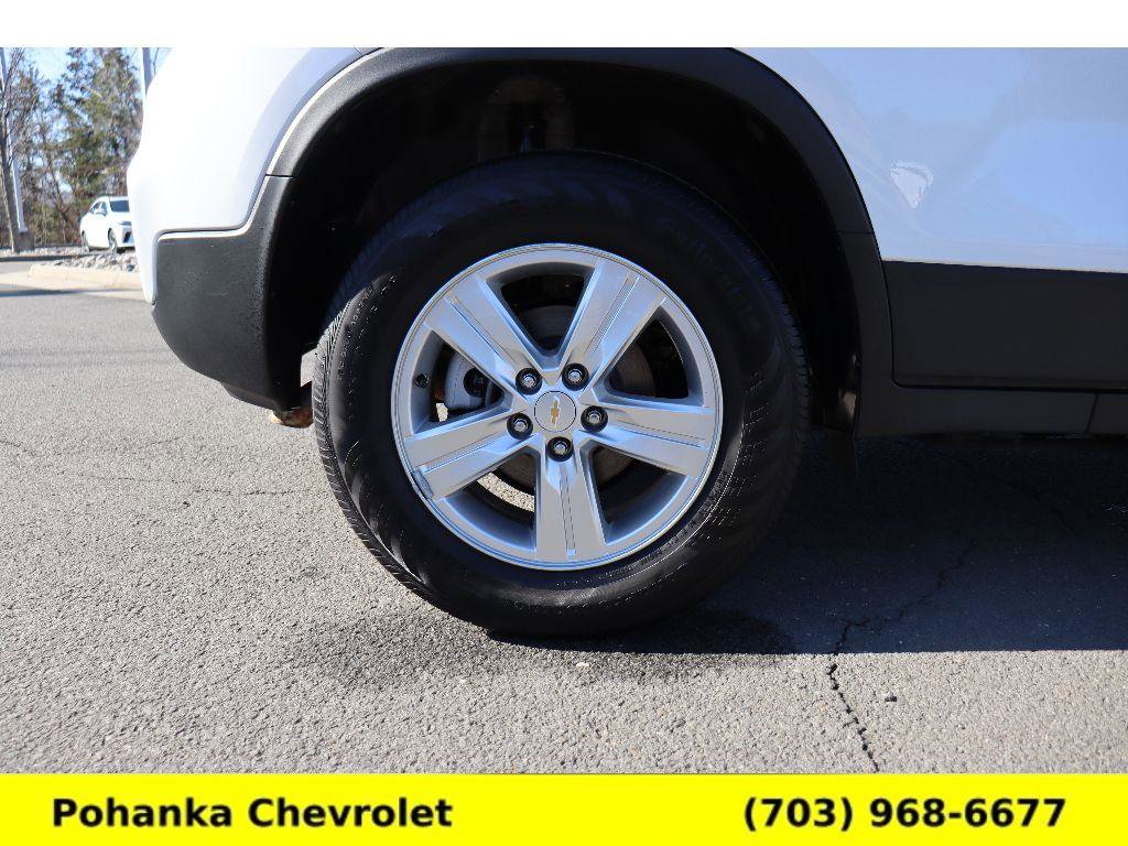 Used 2022 Chevrolet Trax LS w/ Tint and Cruise Package image 28